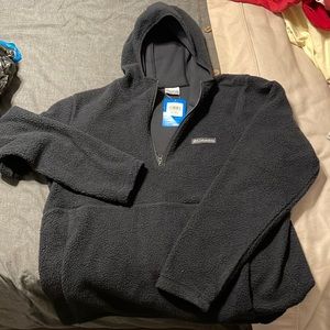 Men’s Columbia hooded 1/4 zip fuzzy jacket with pockets.  new with tags